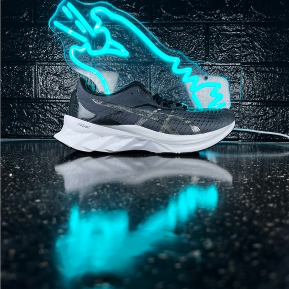 Asics Novablast Women’s Walking Running Gym Training Shoes Sneakers Grey - 7.5 - Picture 2 of 6